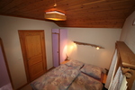 JETZT ist es fertig. Die selbstgebastelte Lampe ber dem Bett ist das i-Tpfelchen